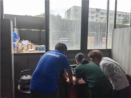 自帶斜坡地磅 方便，快捷，高效，精準。